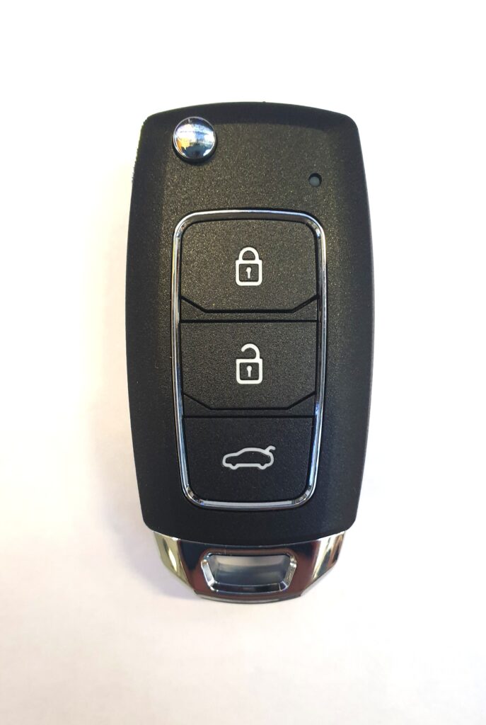 Универсальный выкидной ключ Hyundai Хундай Kia Киа с 3 кнопками. Подходит для большинства