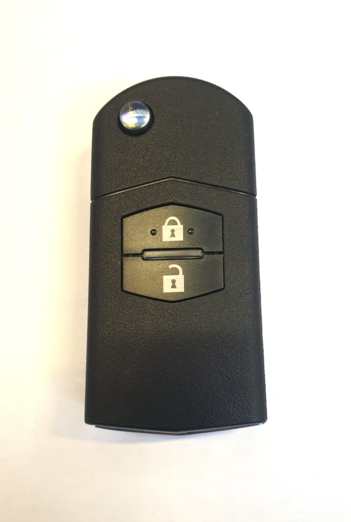Универсальный выкидной ключ для Мазда Mazda. Подходит на большинство модей с чипом и 2 кнопками