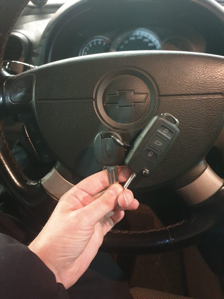 Изготовление выкидного ключа с 3 кнопками управления центральным замком Chevrolet Lacetti Шевроле Лачетти