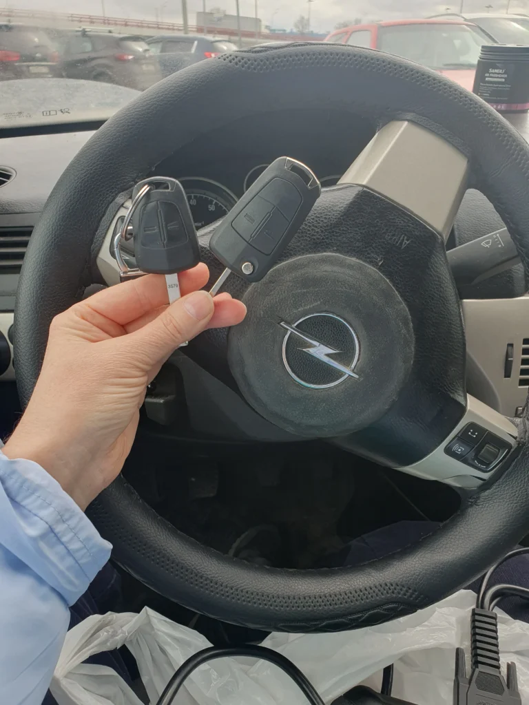 Изготовление выкидного ключа с кнопками Opel Astra H 2009 (Опель Астра)