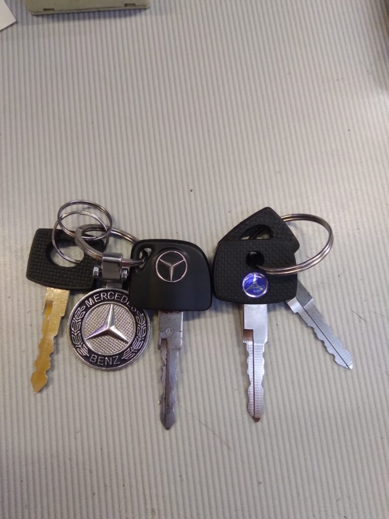 Изготовление ключа с чипом для грузовика Mercedes Actros (Мерседес Актрос)
