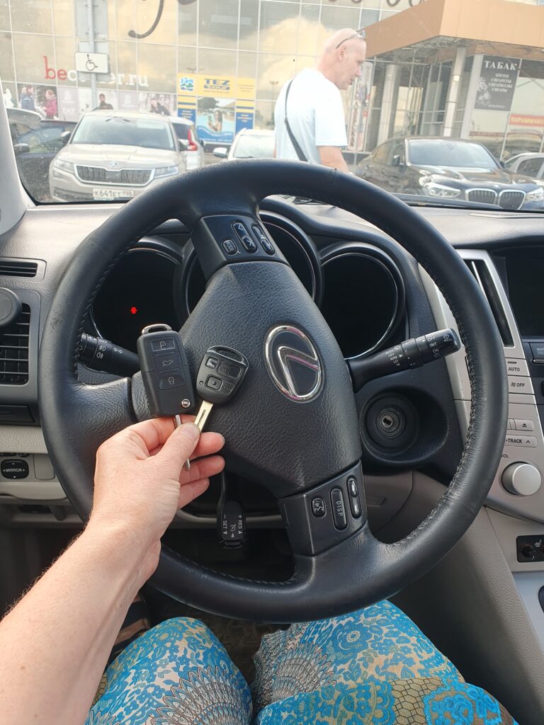Изготовление выкидного ключа с кнопками Lexus RX400 2006