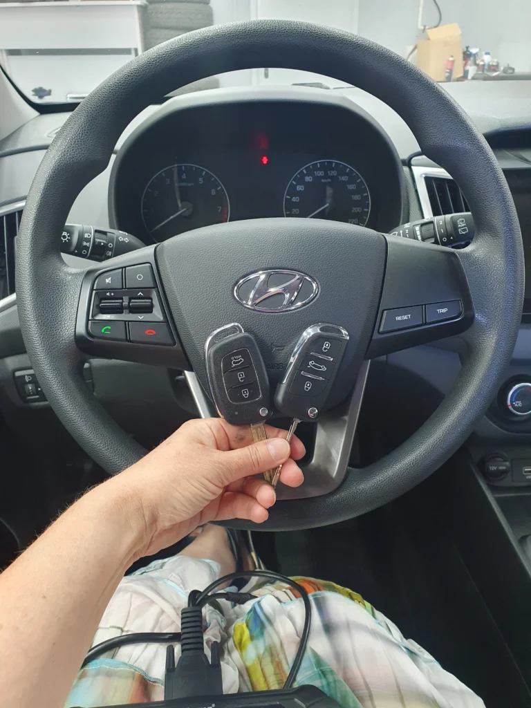 Изготовление выкидного ключа с кнопками Hyundai Gretta 2020